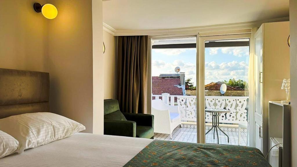 Hi Hotel Ivy Bueyuekada Адалар Екстериор снимка