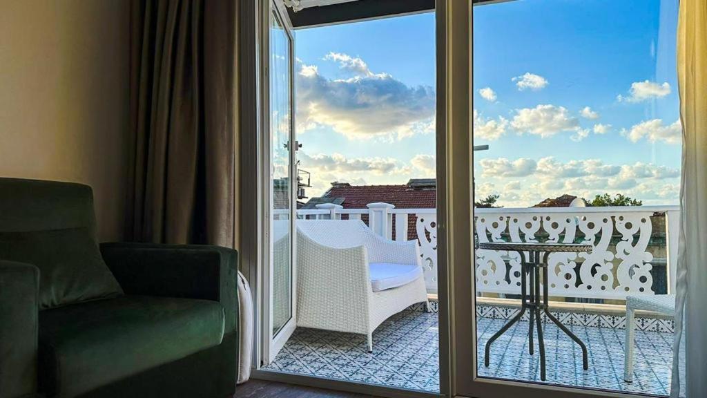 Hi Hotel Ivy Bueyuekada Адалар Екстериор снимка