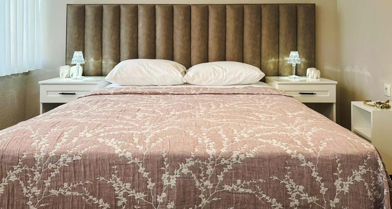 Hi Hotel Ivy Bueyuekada Адалар Екстериор снимка