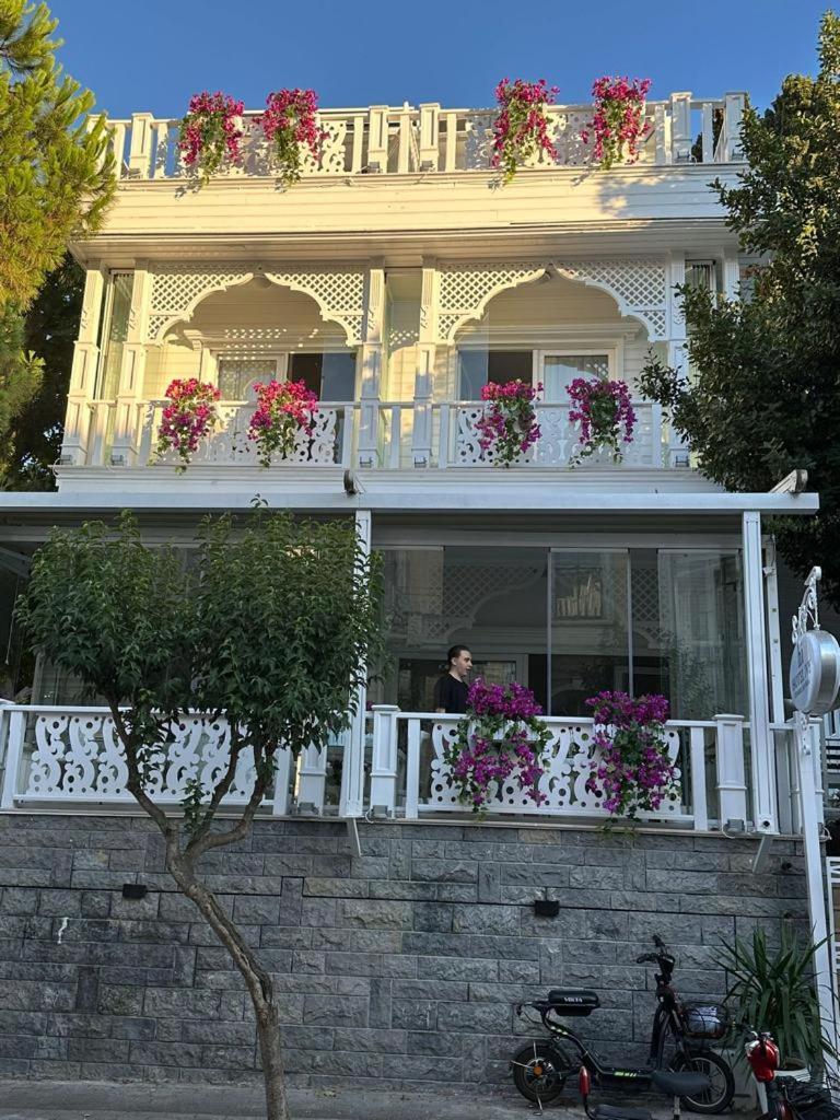 Hi Hotel Ivy Bueyuekada Адалар Екстериор снимка