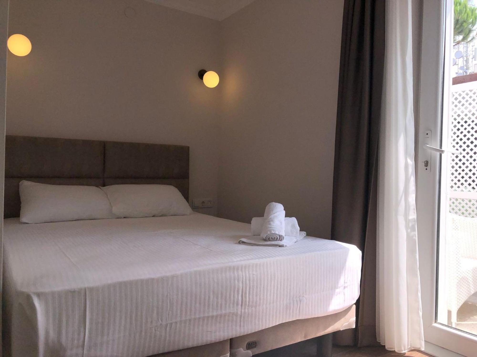 Hi Hotel Ivy Bueyuekada Адалар Екстериор снимка