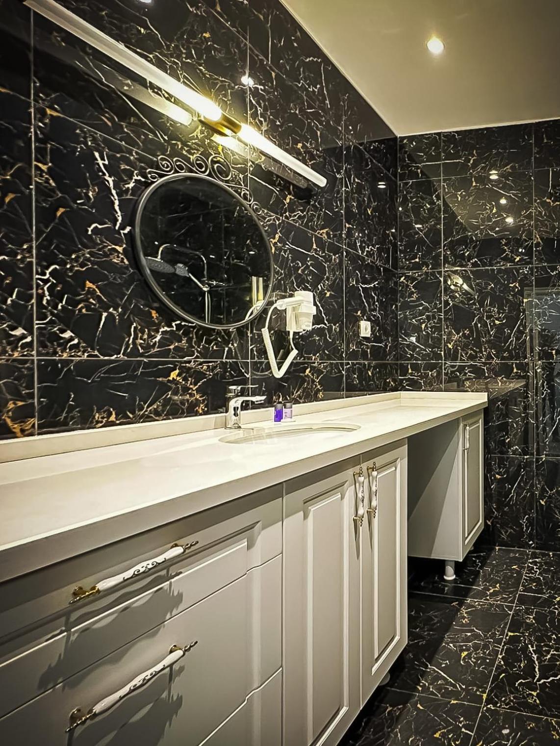 Hi Hotel Ivy Bueyuekada Адалар Екстериор снимка
