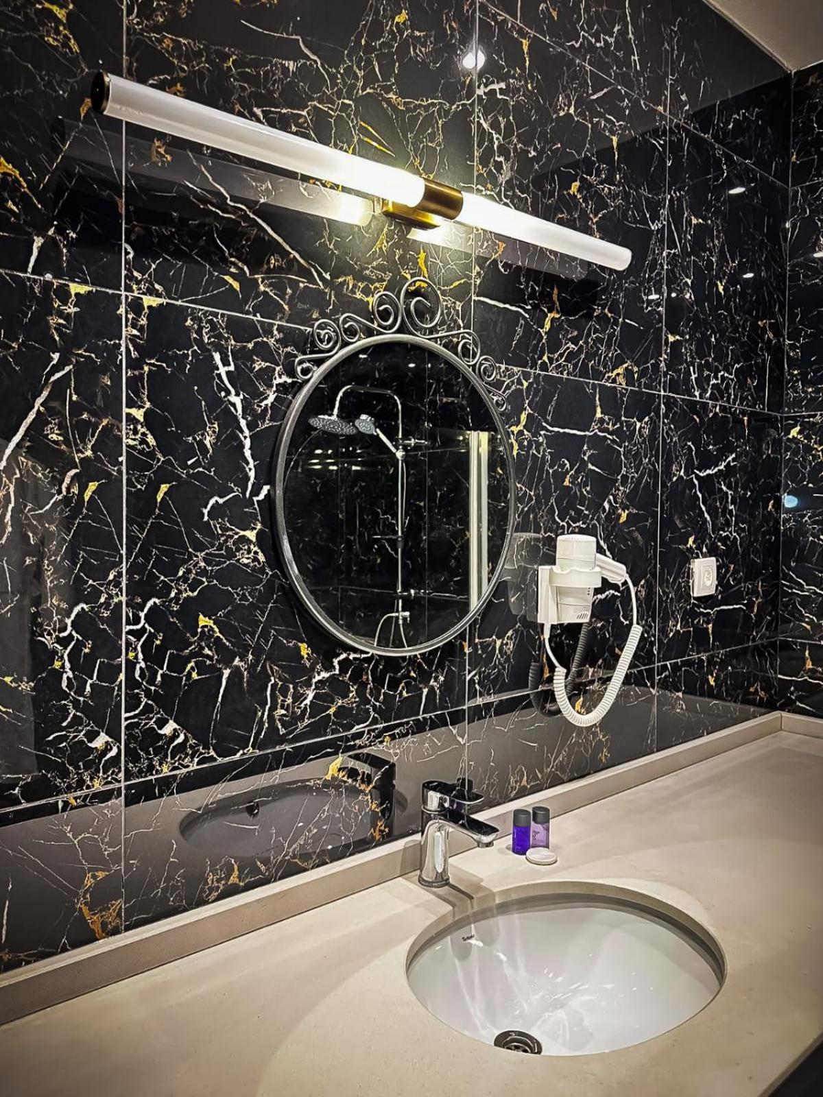 Hi Hotel Ivy Bueyuekada Адалар Екстериор снимка