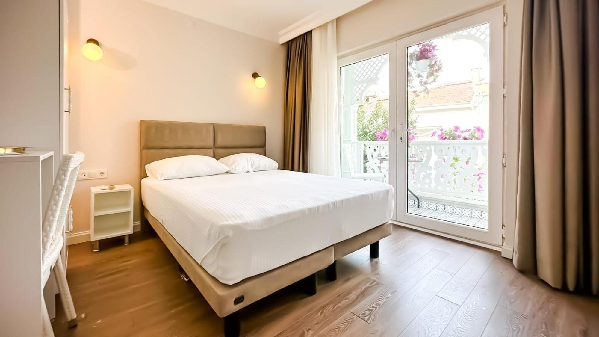 Hi Hotel Ivy Bueyuekada Адалар Екстериор снимка